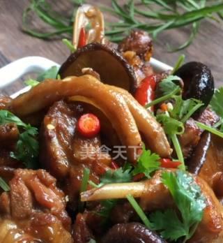 用三宝焖出美味的鸭肉菜肴（以土豆香菇青椒焖鸭为例，学习做法及口感）-第2张图片-美味行家