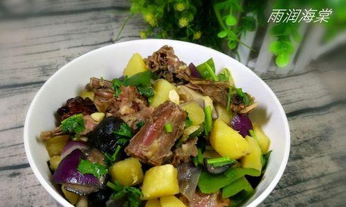 用三宝焖出美味的鸭肉菜肴（以土豆香菇青椒焖鸭为例，学习做法及口感）-第1张图片-美味行家
