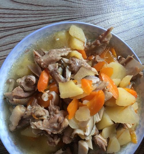 用三宝焖出美味的鸭肉菜肴（以土豆香菇青椒焖鸭为例，学习做法及口感）-第3张图片-美味行家