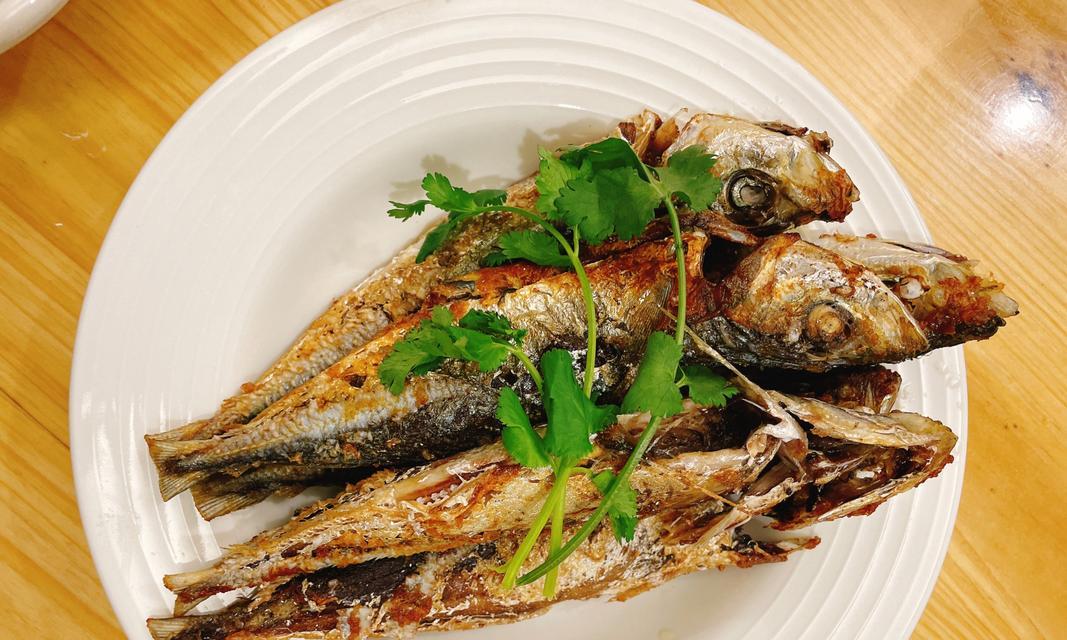 以香煎鸡中翅为主角的美味佳肴（快速制作，口感鲜美，健康美食）-第2张图片-美味行家