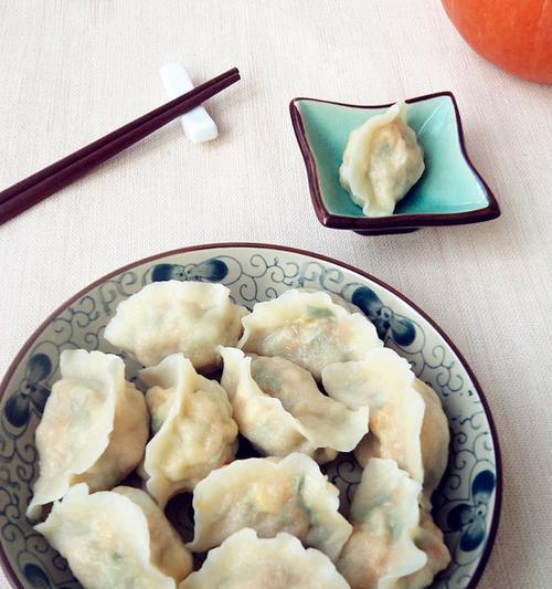 教你制作美味猪肉小葱饺子（从制作饺子皮到搭配调料全面掌握制作技巧）-第1张图片-美味行家