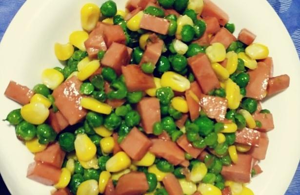 豌豆火腿肠炒饭的制作方法（口感细腻，营养丰富的家常美食）-第3张图片-美味行家