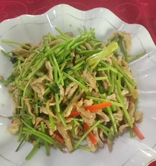 芫荽爆里脊（清香爽口的中式菜肴）-第3张图片-美味行家