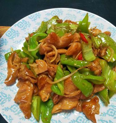 如何用香干溜出美味的肥肠（做法详解，轻松搞定溜香干肥肠，味道鲜美）-第1张图片-美味行家