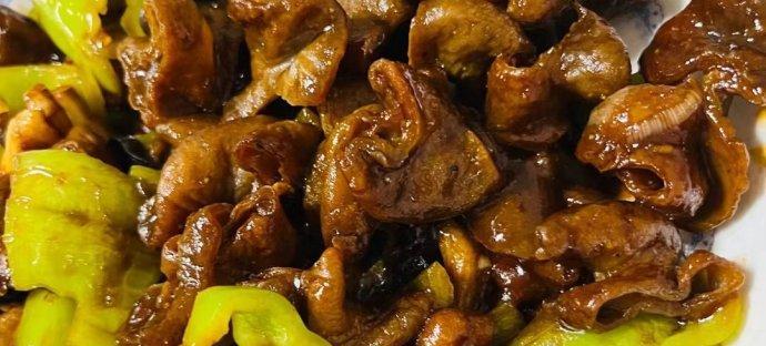 如何用香干溜出美味的肥肠（做法详解，轻松搞定溜香干肥肠，味道鲜美）-第2张图片-美味行家