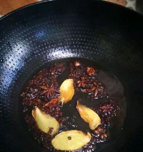香菇酱，营养美味的厨房必备调味品（从选材到制作，让你轻松掌握香菇酱的诀窍）-第3张图片-美味行家