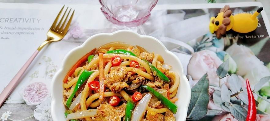五香肉丁炒乌冬，鲜香可口的经典家常菜（五香肉丁和乌冬面的完美结合，让你胃口大开）-第2张图片-美味行家