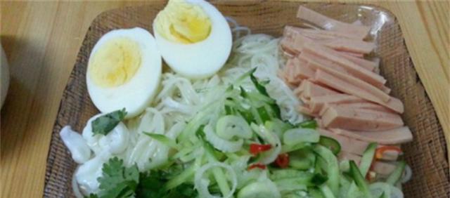 酸爽冷面，快乐夏日的清爽佳选（教你制作美味清凉的酸爽冷面）-第3张图片-美味行家