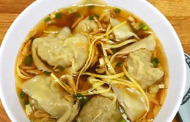 鲜虾香芹馄饨的制作方法（一口嚼烂的鲜虾香芹馄饨，营养美味又健康）-第1张图片-美味行家