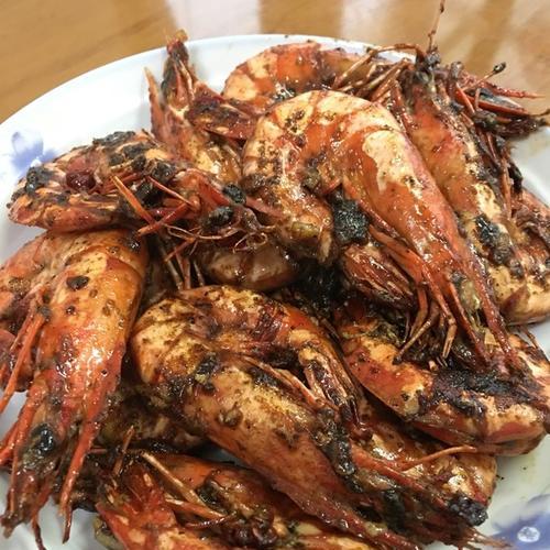 香浓诱人的新加坡黑胡椒虾（香料与虾肉的完美搭配，让你大呼过瘾）-第2张图片-美味行家