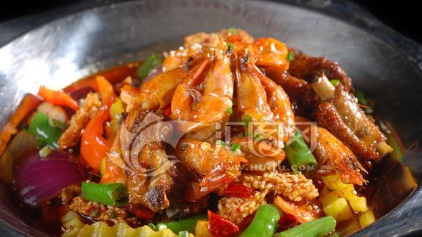 香辣干锅排骨虾的做法（家庭料理大全、学习川菜、香辣鲜美）-第2张图片-美味行家