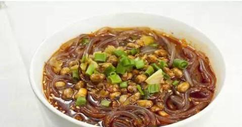 手把手教你制作美味肉丝酸辣粉（用简单步骤，烹制浓香味美的肉丝酸辣粉）-第3张图片-美味行家