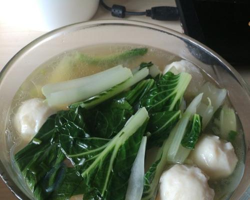 暖身必备！营养丰富的鱼丸粉丝白菜汤（简单易做，营养美味，适合家庭或聚餐食用）-第2张图片-美味行家