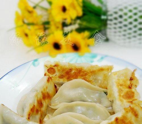 香葱猪肉锅贴的制作方法（做出口感鲜美的锅贴，掌握这些技巧就行了！）-第2张图片-美味行家