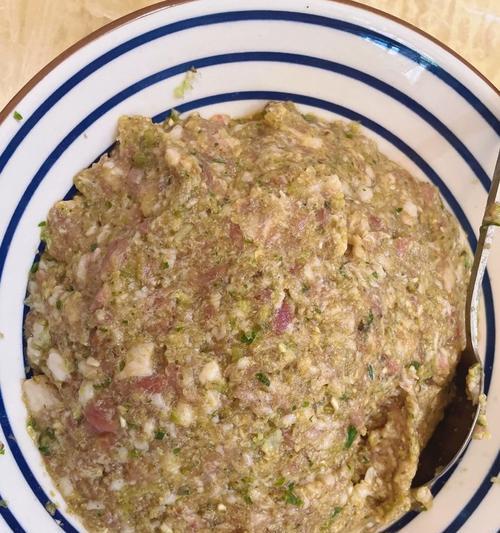 用“水饺”搭配私房“配料”，让你的味蕾狂欢！（私房小技巧助你打造美味水饺配料）-第2张图片-美味行家