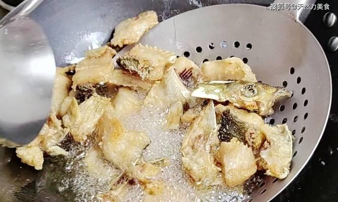 教你轻松烹制美味洋葱焖鱼（做法简单、口感鲜美，营养丰富，家庭常备的美味佳肴）-第3张图片-美味行家