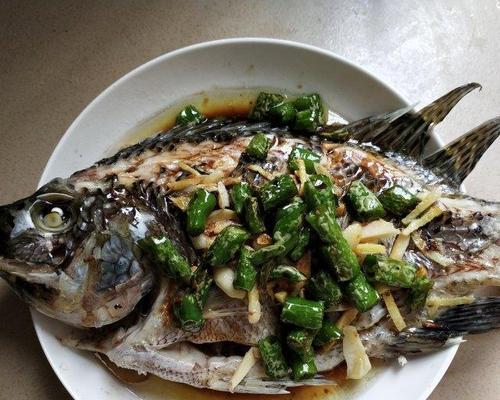 双椒罗非鱼的制作方法（一道美味又营养的佳肴）-第3张图片-美味行家