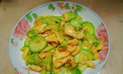 美味又营养的以西葫芦炒土鸡蛋-第2张图片-美味行家