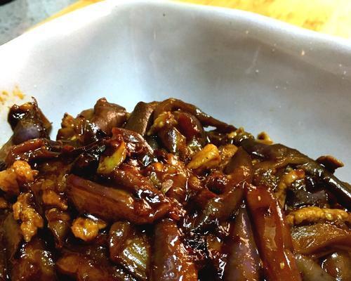 美味又健康的松子茄子料理（营养丰富的家常菜，让你爱上素食）-第1张图片-美味行家