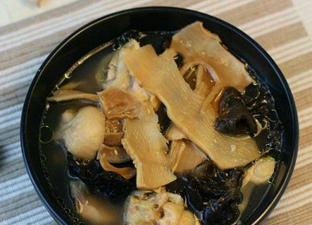 学会做羊尾笋土鸡煲，让家人食指大动（用羊尾笋烹制土鸡煲，美味与健康兼备）-第3张图片-美味行家