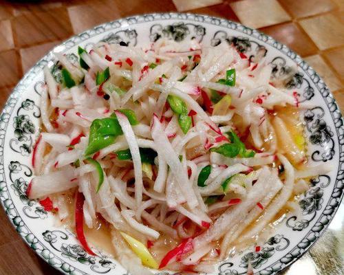 糖水萝卜的做法（简单易学的美食秘方）-第2张图片-美味行家