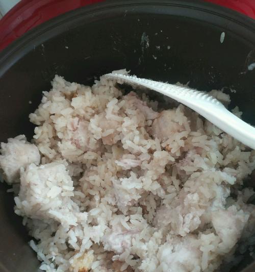 芋头闷饭，美味又健康（一道营养丰富的家常美食）-第1张图片-美味行家