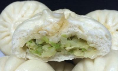 一口咬下鲜香十足，以西葫芦肉包子的制作方法（自制包子，营养更健康；）-第3张图片-美味行家