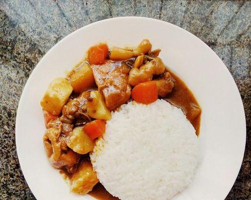 用日式咖喱饭带你感受东方美食魅力（15个步骤教你制作最地道的日式咖喱饭）-第3张图片-美味行家