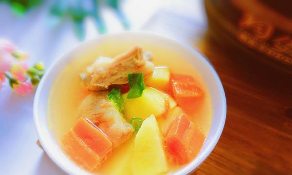 轻松做出美味扇子骨土豆胡萝卜汤（家常美食，营养美味的秘密、窍门及做法）-第2张图片-美味行家
