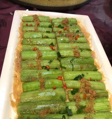 蒜蓉炒丝瓜，香气四溢（健康美味，味道独特）-第1张图片-美味行家