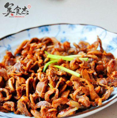 蒜香炒鸡胗的做法（15个步骤轻松上手，享受美食盛宴）-第1张图片-美味行家