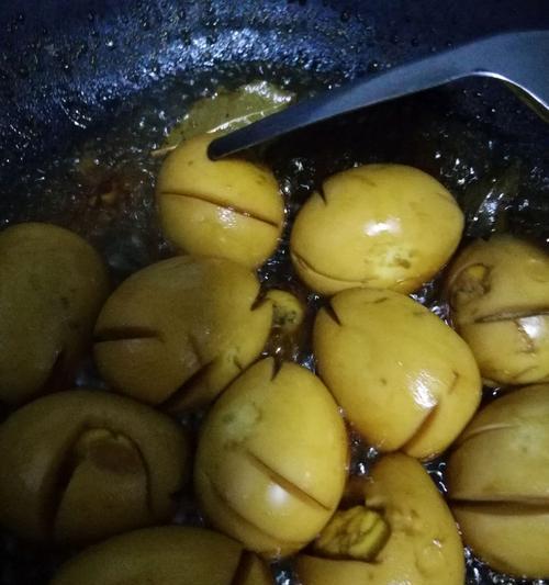 美味又实惠的乡巴老卤蛋做法（用最简单的方法，制作出颜值高、味道好、价格实惠的卤蛋佳肴）-第2张图片-美味行家