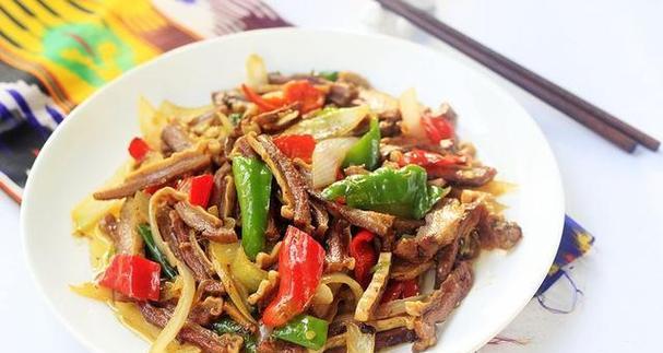 爆香蒜薹，嫩烤牛肚，美味不容错过（用蒜薹提升牛肚美味度）-第2张图片-美味行家