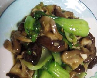 香菇扒菜胆的做法（一道营养健康的素菜佳肴）-第3张图片-美味行家