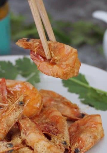 以酥虾椒香为主题的美食制作（独具匠心的虾仁料理）-第3张图片-美味行家