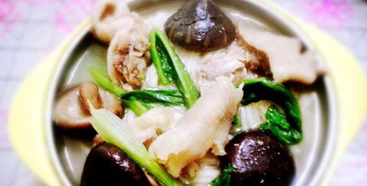 椰子香菇鸡汤，滋补养生的美味佳肴（用新鲜材料，轻松做出美味的滋补汤品）-第3张图片-美味行家