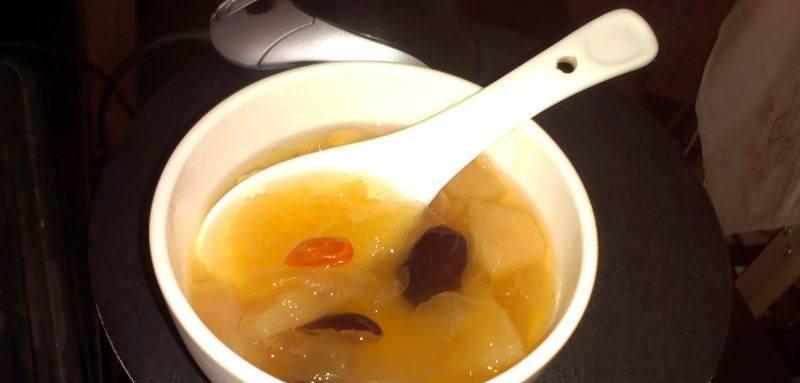 轻松学会银耳梨子羹的制作方法（美味健康的冰糖银耳梨子羹，营养美味兼备）-第1张图片-美味行家