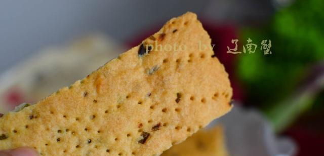 健康美食，自制无糖葱香苏打饼干（做法简单易学，快乐享瘦身；养生美味，让你吃得开心）-第1张图片-美味行家