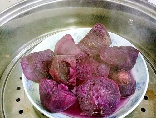 无水紫薯面团做法（健康美味的紫薯面食）-第2张图片-美味行家