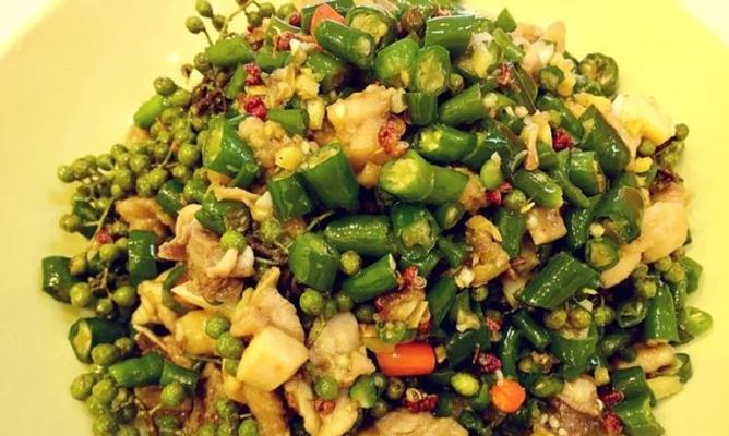 双椒锅巴土豆的制作方法（双椒锅巴的香辣美味，让你欲罢不能）-第2张图片-美味行家