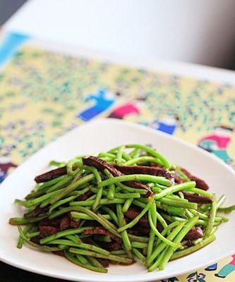 咸肉丝炒藜蒿，美味又健康（15个步骤，轻松搞定）-第3张图片-美味行家