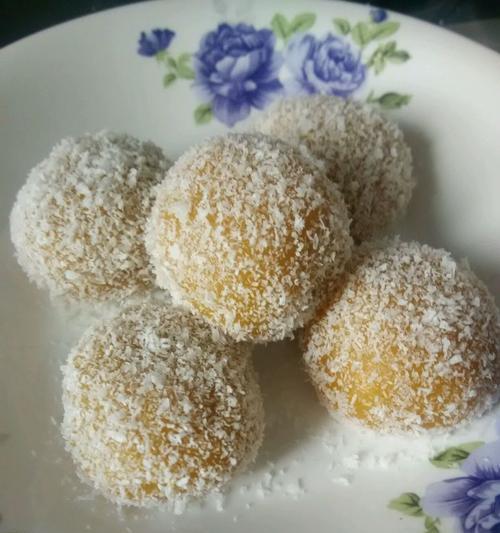 五彩糯米糍，一道美味的传统糕点（手工制作五彩糯米糍，让你的味蕾享受美食的盛宴）-第3张图片-美味行家