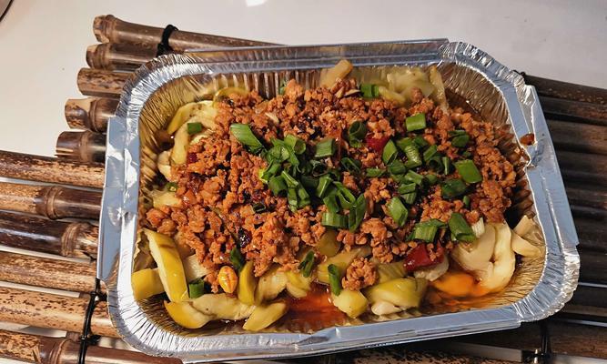 美味可口的锡纸茄子（如何制作一道简单易做的锡纸茄子）-第1张图片-美味行家