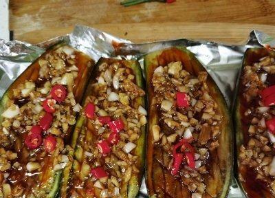 美味可口的锡纸茄子（如何制作一道简单易做的锡纸茄子）-第2张图片-美味行家