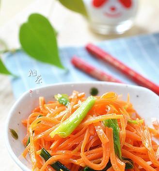 蒜苗红烧白萝卜的做法（家庭美食推荐，轻松学会红烧白萝卜的做法）-第1张图片-美味行家