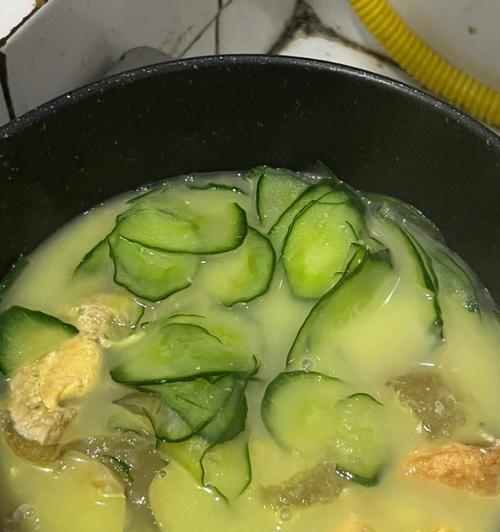 美味健康的以西红柿皮蛋汤（营养丰富易于制作，让你健康美味两不误）-第1张图片-美味行家