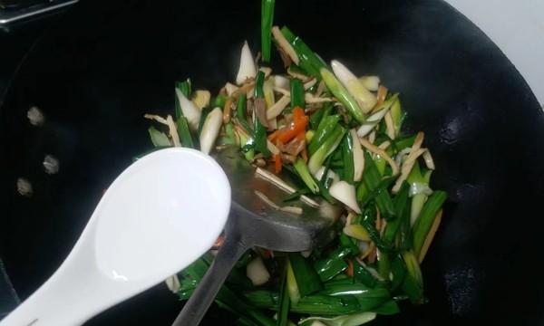 以咸肉炒头薹，口感独特美味（咸香浓郁的咸肉搭配清爽可口的头薹，主菜新宠）-第2张图片-美味行家