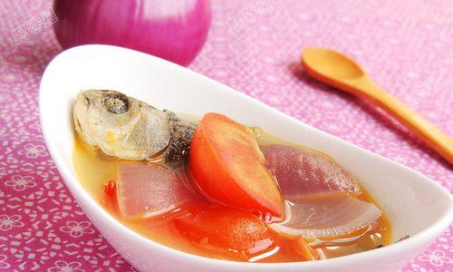 家常土豆番茄鲫鱼汤（清热解暑，味道鲜美）-第2张图片-美味行家