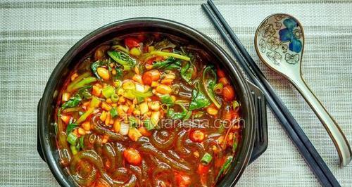 做肉糜酸辣粉的秘诀（教你如何在家做出道地的肉糜酸辣粉）-第1张图片-美味行家