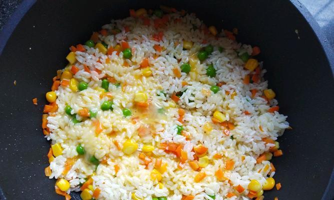 精选食材，教你制作美味鲜人参冬菇玉米炒饭（让你的味蕾享受高级炒饭的美味）-第2张图片-美味行家